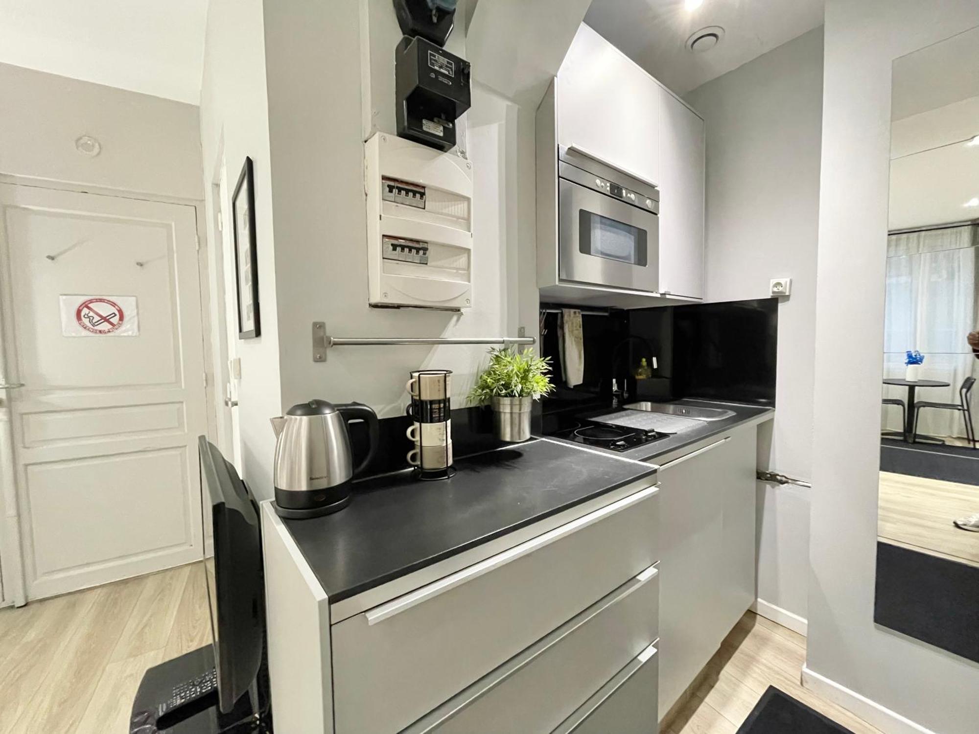 Charming Paris La Defense Apartment